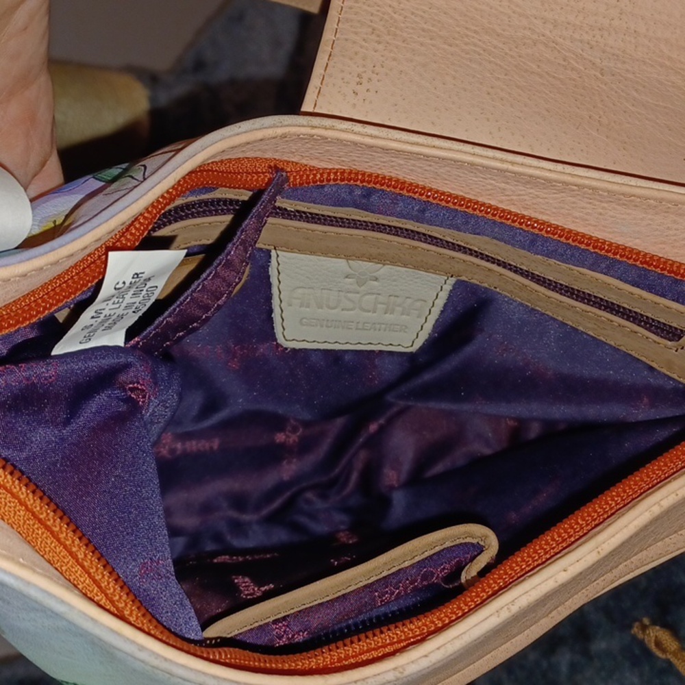 Anuschka crossbody - Picture 6 of 11